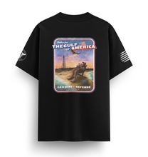Cargar imagen en el visor de la galería, Cardini Defense “Gulf Coast Bigfoot” Graphic Tee – Men’s Patriotic Beach Postcard Shirt, 60/40 Cotton-Poly Blend