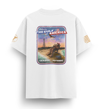 Cargar imagen en el visor de la galería, Cardini Defense “Gulf Coast Bigfoot” Graphic Tee – Men’s Patriotic Beach Postcard Shirt, 60/40 Cotton-Poly Blend