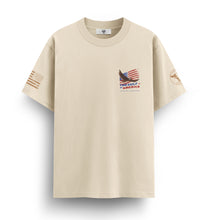 Cargar imagen en el visor de la galería, Cardini Defense “Gulf Coast Bigfoot” Graphic Tee – Men’s Patriotic Beach Postcard Shirt, 60/40 Cotton-Poly Blend