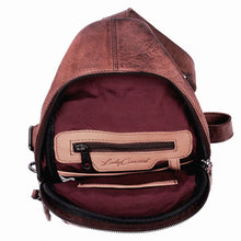 Cargar imagen en el visor de la galería, MOCHILA DE PIEL CON CEAL CARRY UNISEX "TAYLOR"