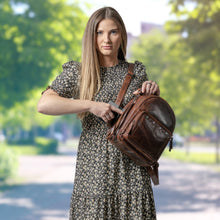 Cargar imagen en el visor de la galería, MOCHILA DE PIEL OCULTA "SAWYER"